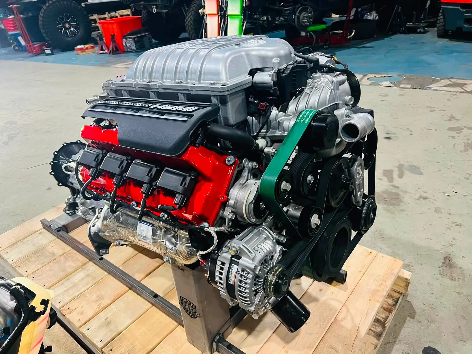 AMW 惡魔 170 Supercharged HEMI 引擎
